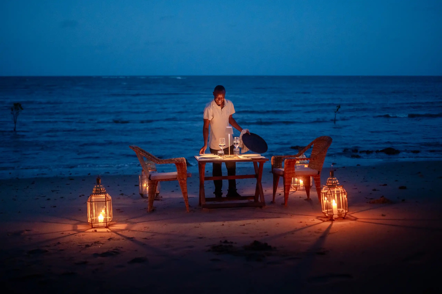 Mwazaro Beach Lodge, beach dining